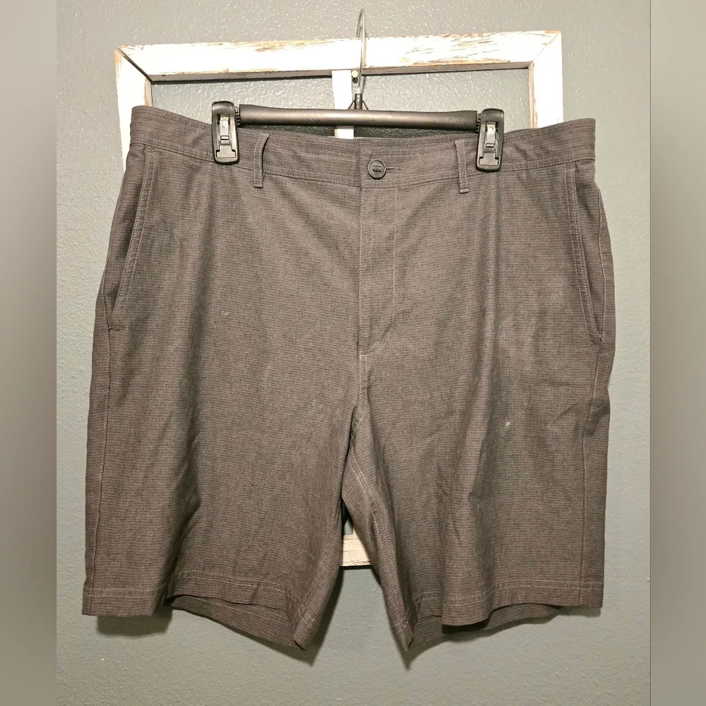 PGA TOUR Men’s Heathered Grey Performance Golf Shorts - Size 38